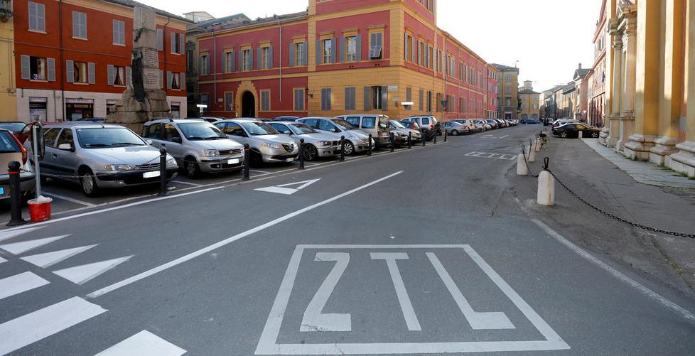Ztl, maxi multe ai modenesi: scatta la raccolta di firme