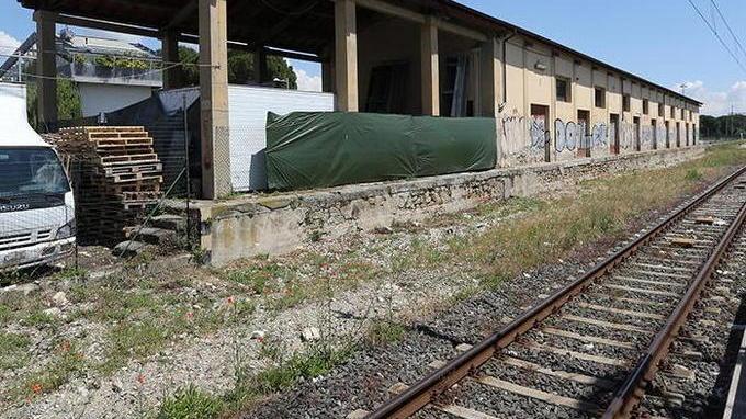 Dormitorio per senzatetto la stazione nel degrado