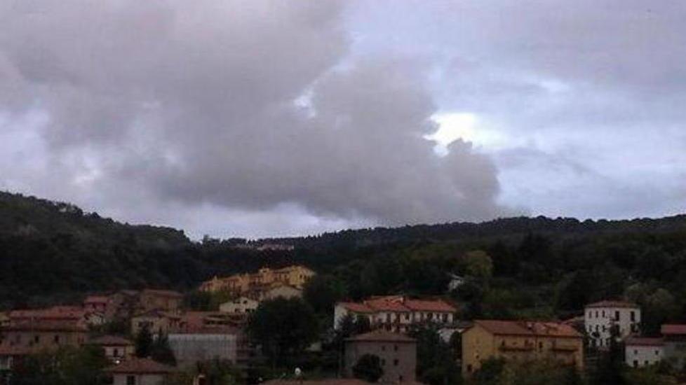 Colonne di fumo e cattivo odore a Bagnore