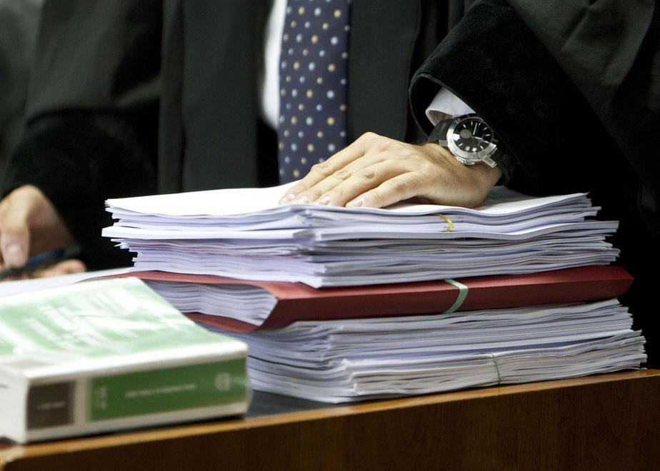 Truffa a un commerciante, intermediario nei guai 