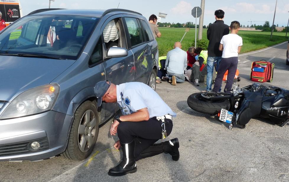 Scontro in moto con un cinese Grave operaio di S. Possidonio