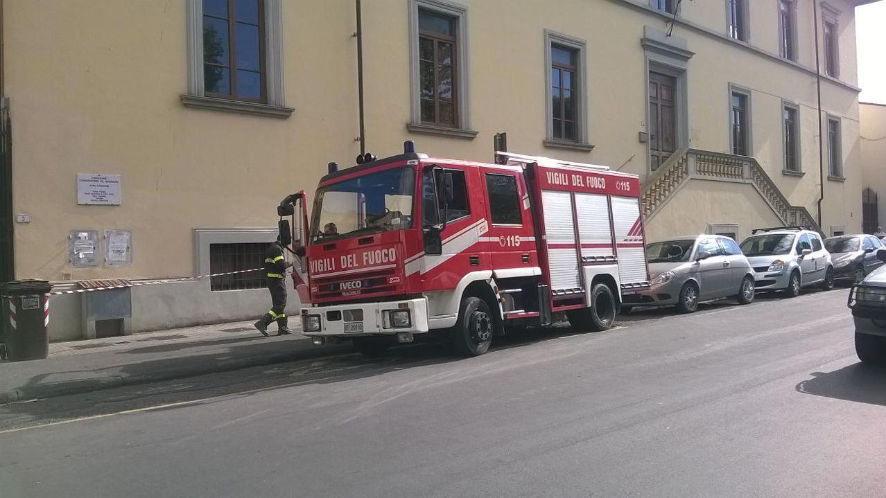 L'intervento dei vigili del fuoco in piazza Matteotti