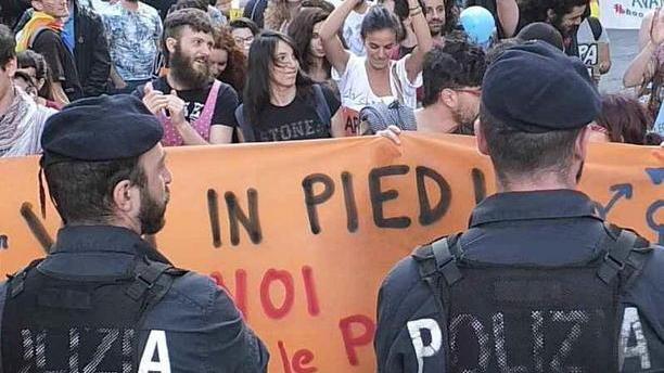 Contestate le “Sentinelle in piedi”