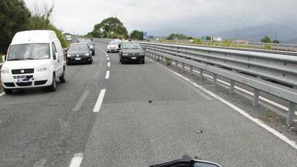 Cade dallo scooter: in coma a 20 anni