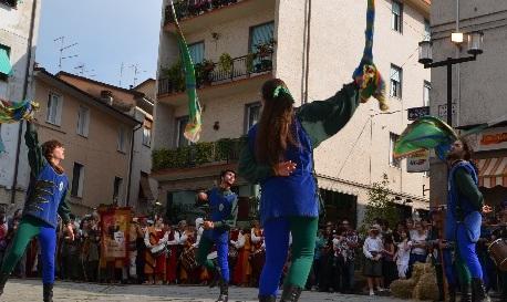Gli sbandieratori domani all’Expo