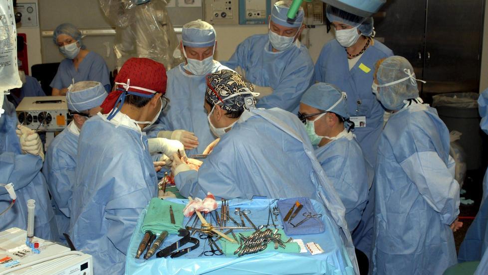 Morì dopo l’operazione all’addome prosciolti dal gup tutti i medici 