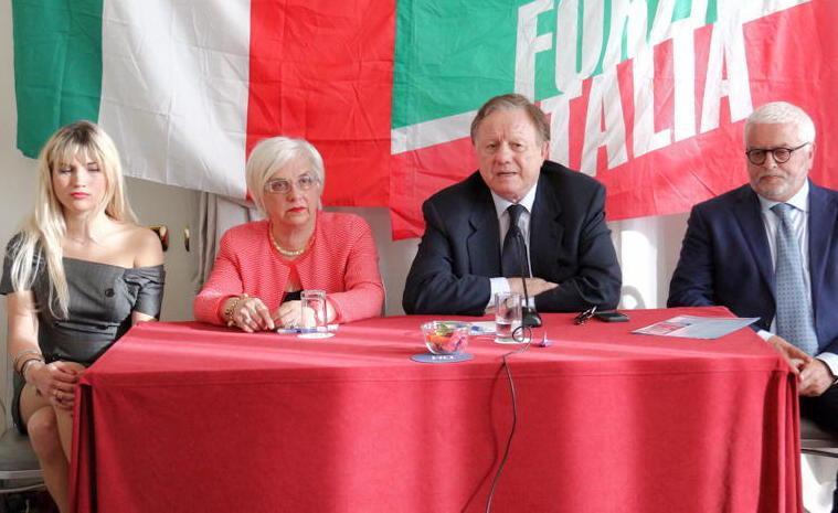 Matteoli all’attacco «Noi il voto utile per far fuori il Pd» 