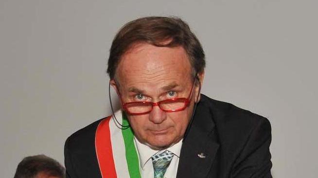 Il sindaco di Portoferraio Mario Ferrari