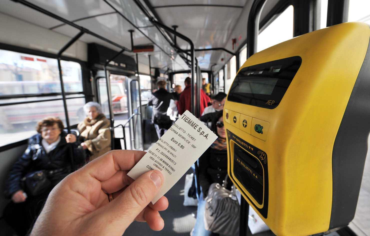 I sindacati chiedono più controlli a bordo degli autobus