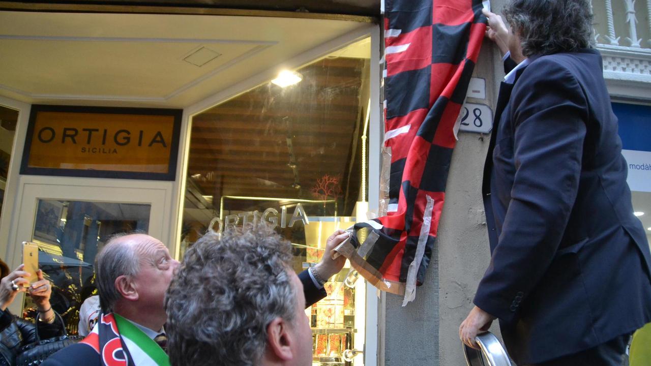 Asportata nella notte la targa che ricorda la fondazione della Lucchese nel maggio 1905