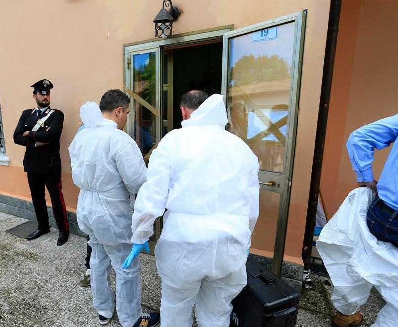 I Ris entrano nella casa del delitto 
