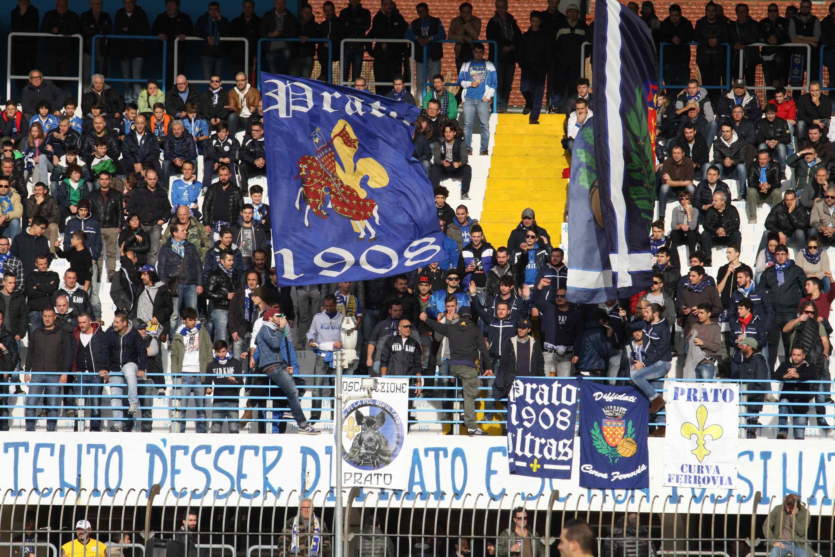 I tifosi del Prato al Lungobisenzio