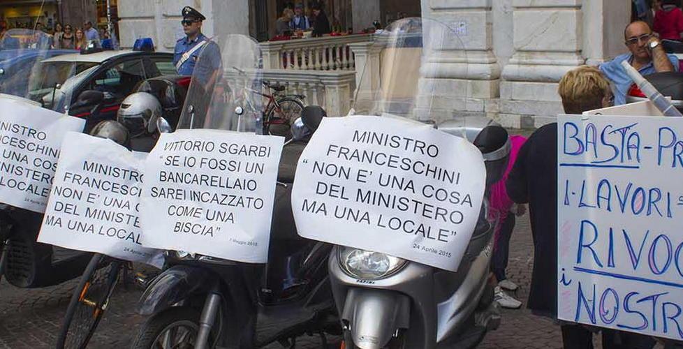 Ambulanti mandano il traffico in tilt 