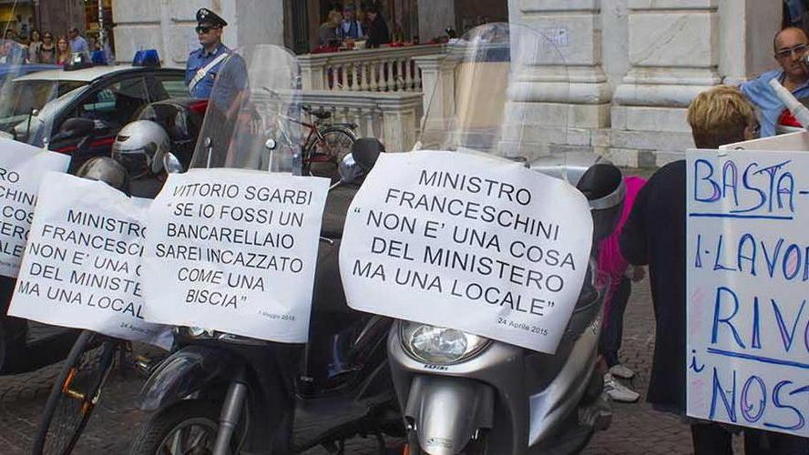 Ambulanti mandano il traffico in tilt