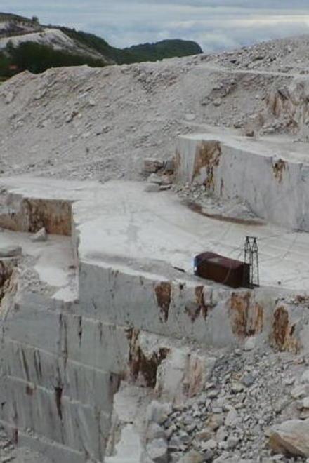 Reati ambientali alle cave, ci sono i primi dissequestri 