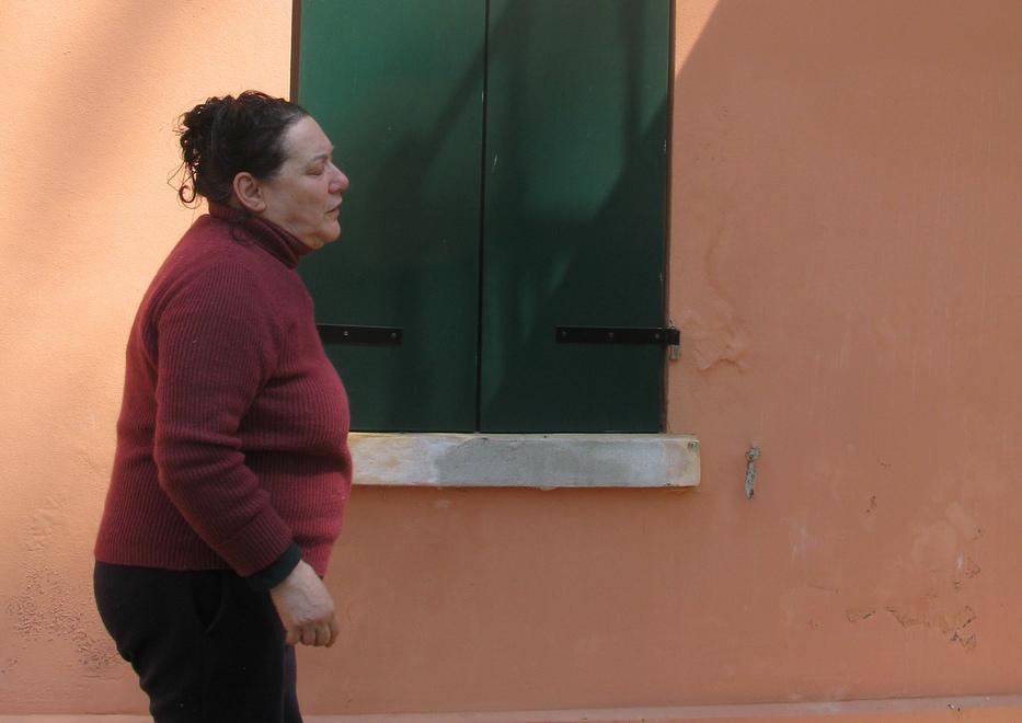 Rubano i lampioni anti-ladri poi tentano di fare un furto