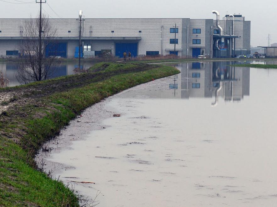 Villavara, basta industrie «Sono a rischio alluvione»