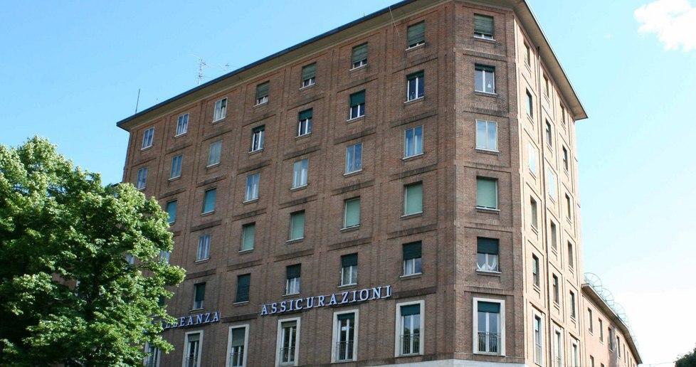 Profughi alloggiati nel condominio «Margini di guadagno del 1500%»