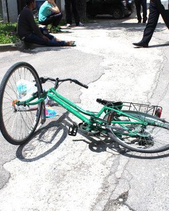 Investe un ciclista e si dà alla fuga