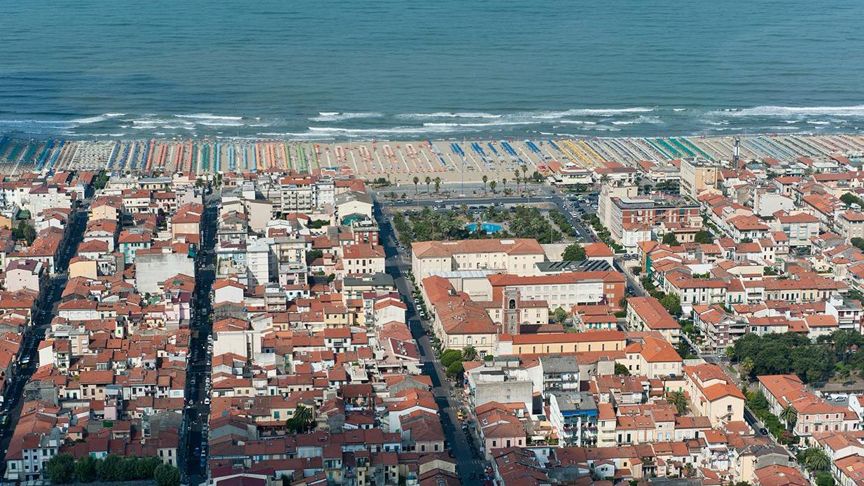 Imu e Tasi: a Viareggio tartassati negozi e seconde case. Pisa, detrazioni ok