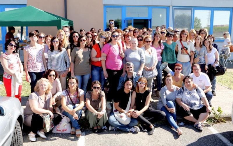 I lavoratori e le lavoratrici in assemblea permanente a Guasticce (Marzi Pentafoto)