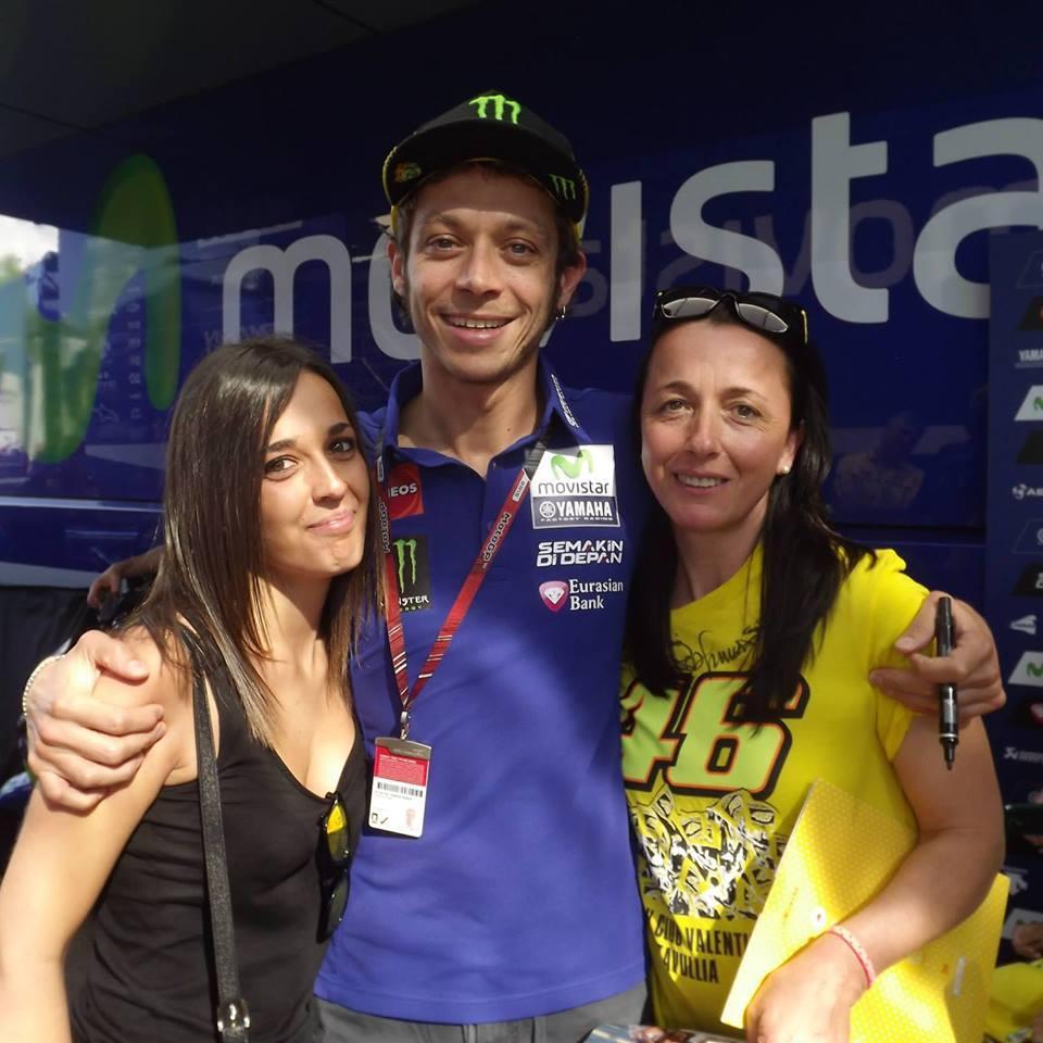 Martina Pucci e la madre Monica con Valentino Rossi