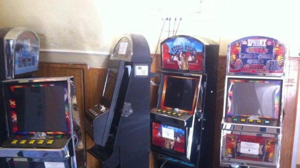 I ladri scassinano le slot machine del circolo Arci