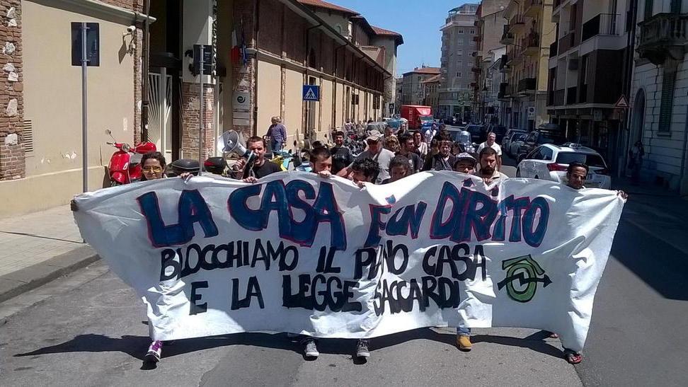 I Prendocasa domani di nuovo in corteo