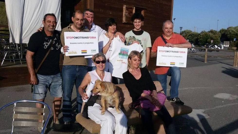 Mostra in piazza per dire no all’omotransfobia