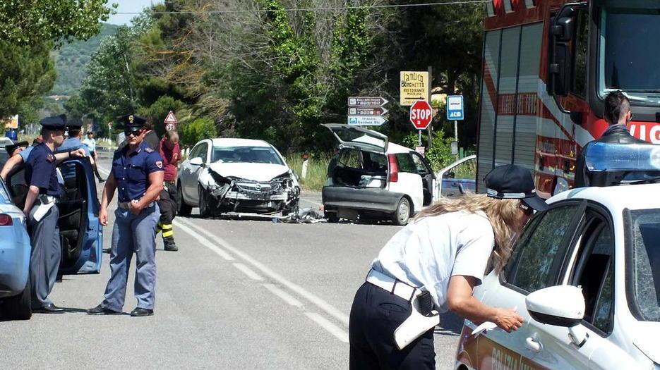 Muore sul colpo insieme al cagnolino