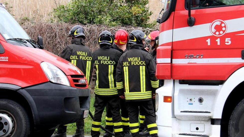 Bimba sola in casa, paura in centro