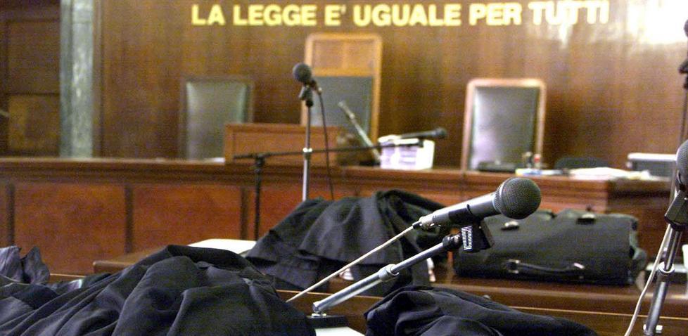 Investe la moglie con l’auto davanti ai tre figli piccoli 