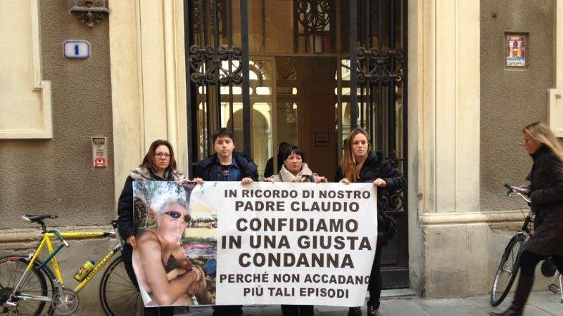 Claudia e Giada Costanza davanti al Tribunale