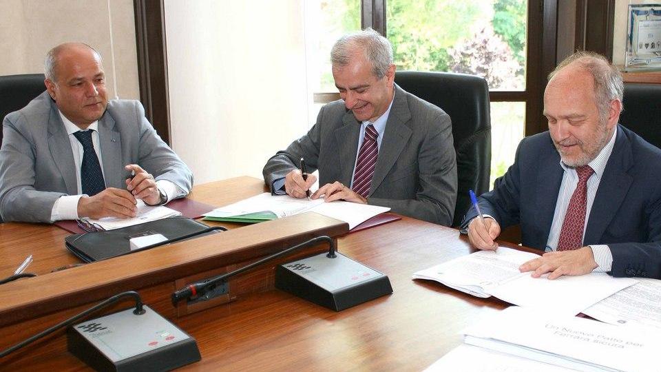 La firma del patto Ferrara Sicura in Prefettura