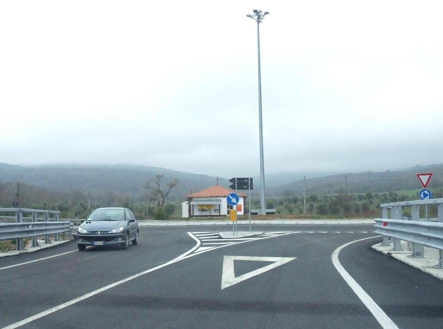 Un tratto della strada Sarzanese Valdera a Massa Marittima