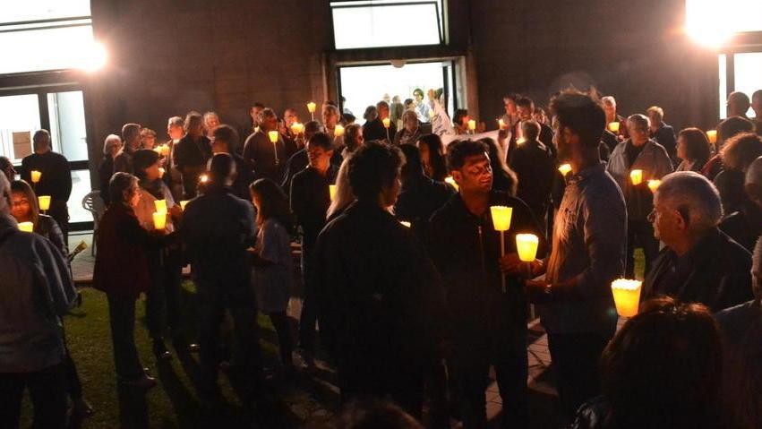 Fiaccolata per dire no ai tralicci di Terna