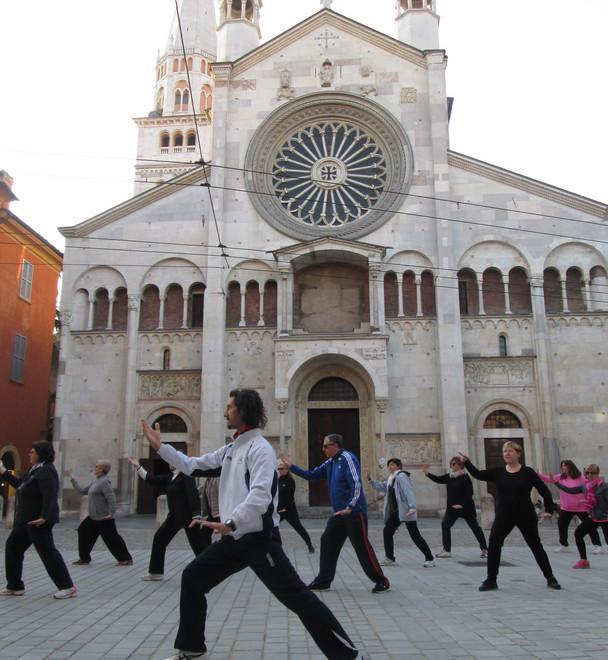 Tutti all’alba in Duomo per la ginnastica cinese 