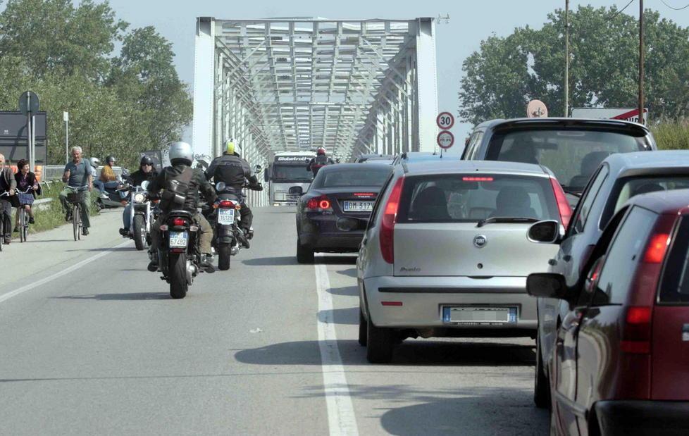 Muore a 21 anni per un malore 