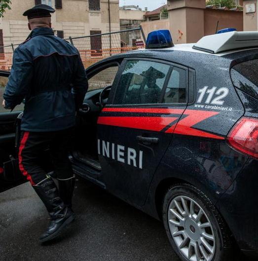 «Lei mi ha rotto il Rolex»: e gli prendono la pensione