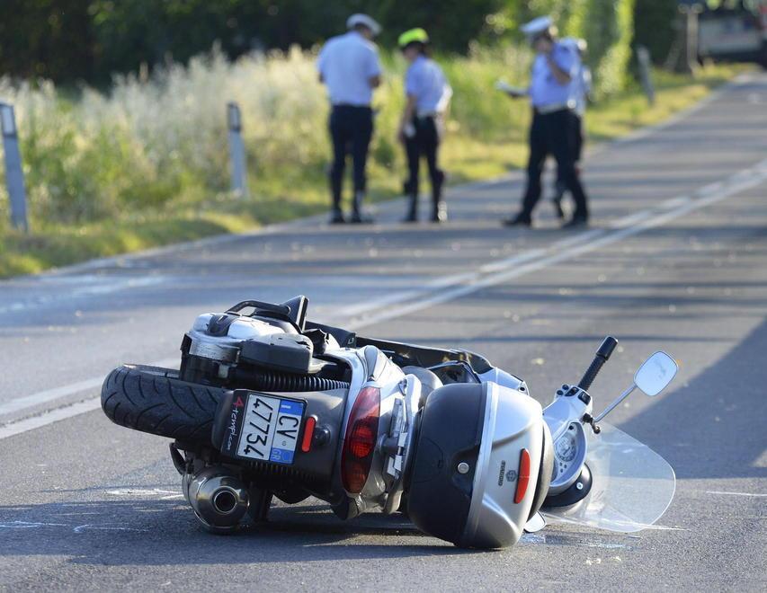Lo scooter sul quale viaggiava Lucheroni (foto Bf)