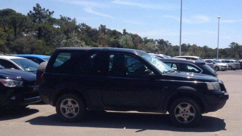 Furti e danni al parcheggio: una decina d’auto ko