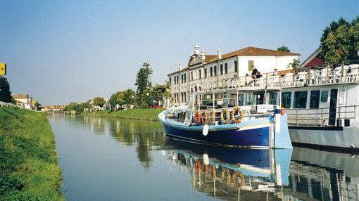Un battello sul fiume Brenta