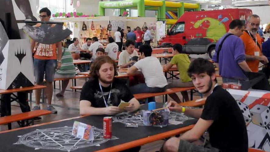 È subito assalto a Carrara show