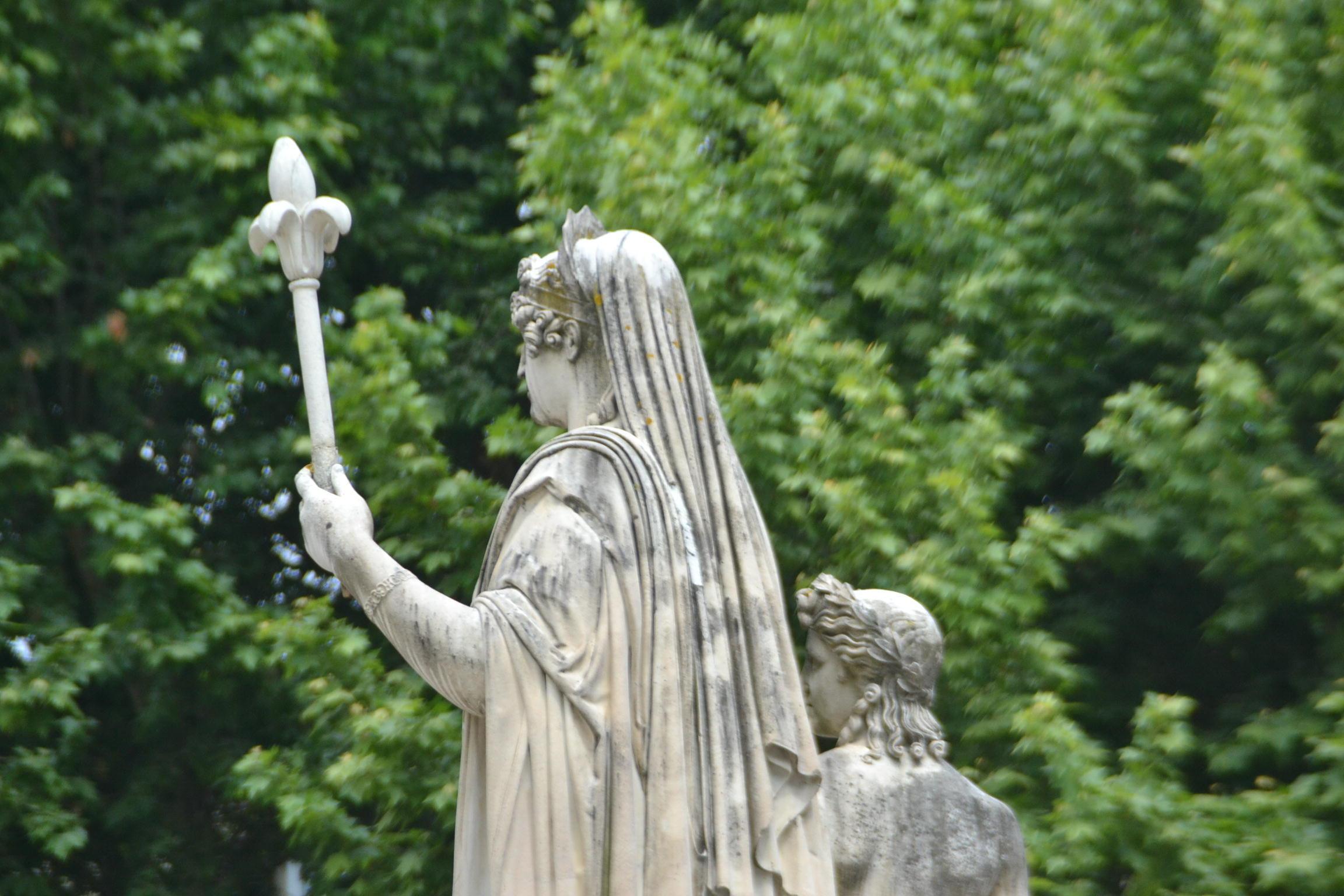 La statua di Maria Luisa senza l'asta