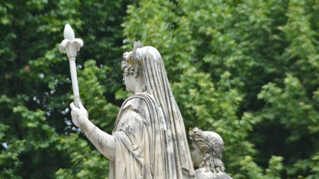 La statua di Maria Luisa senza l'asta
