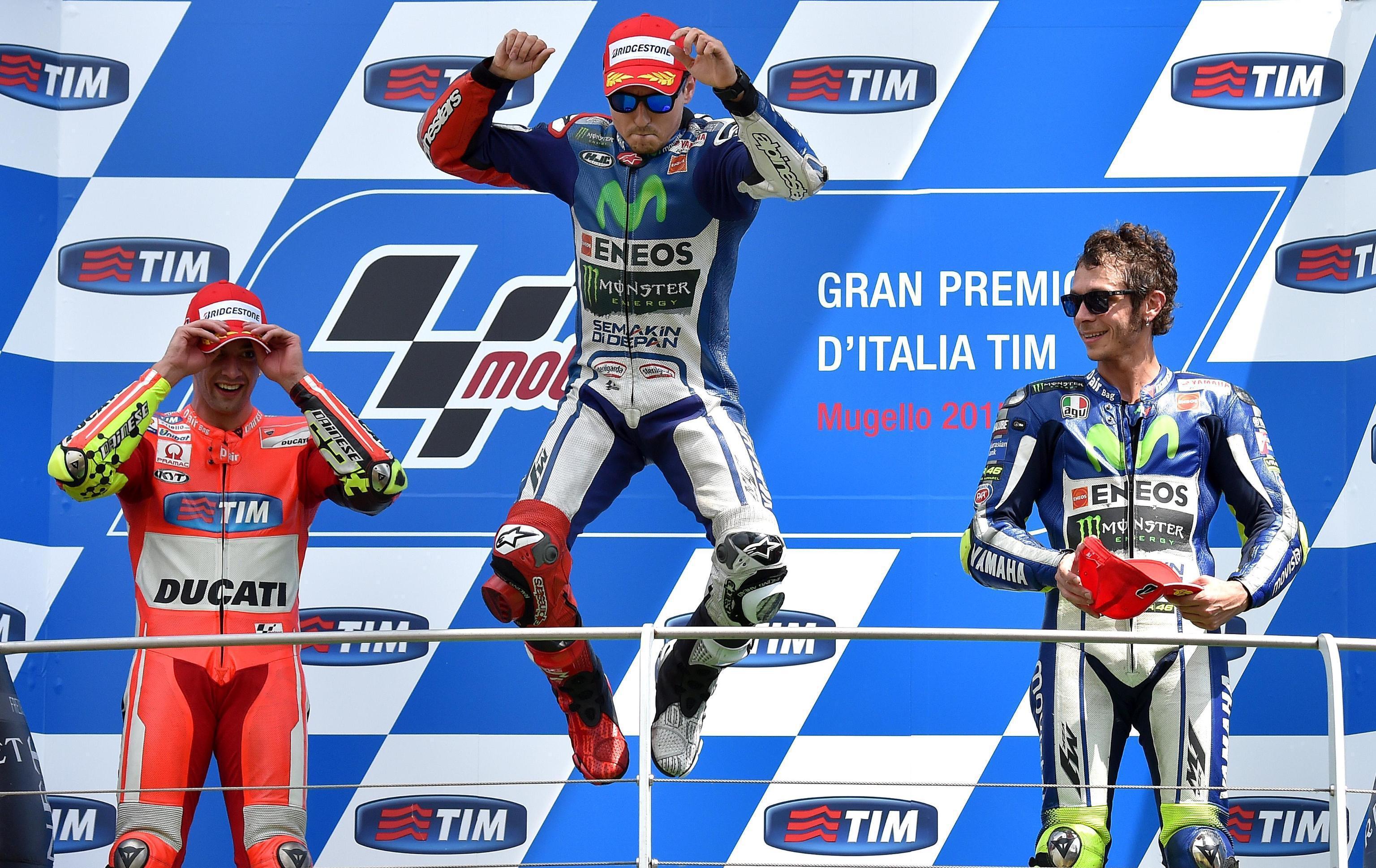 Il podio al Mugello: Jorge Lorenzo salta