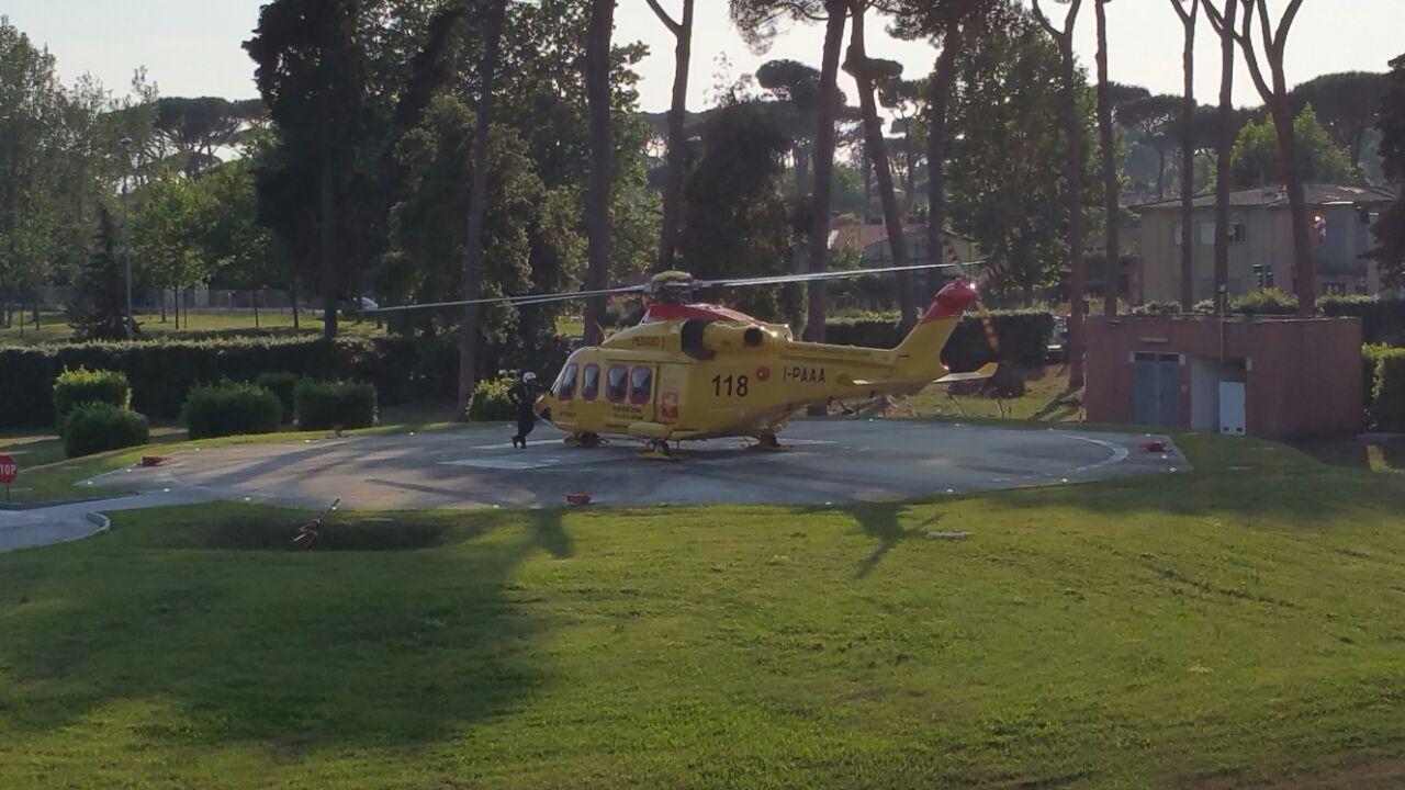 L'elisoccorso Pegaso atterra all'ospedale versilia