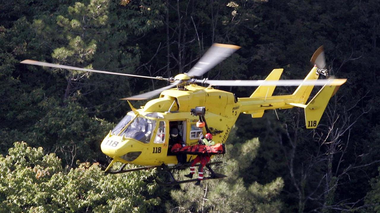 Bimbo travolto dal cancello. Paura, poi volo in elicottero