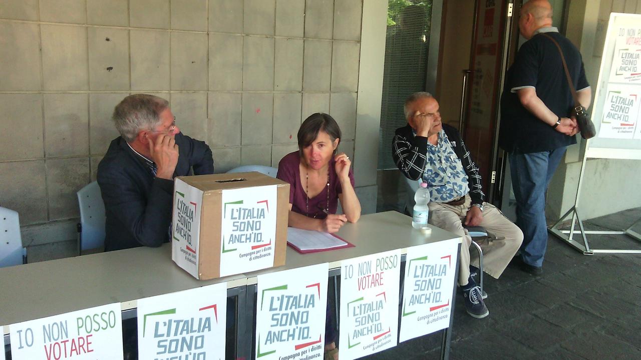 Il seggio simbolico allestito in piazza Mercatale riservato agli stranieri