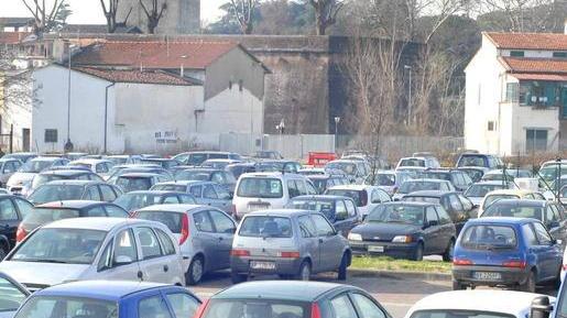 Parcheggio Cellini al buio da giorni